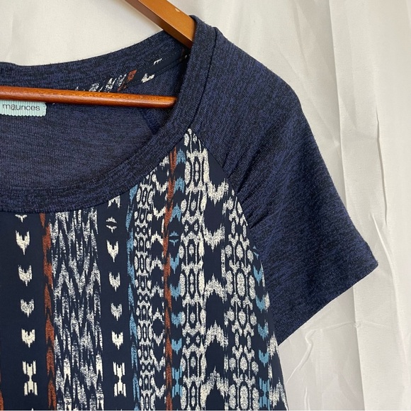 MAURICES Women’s Blue White Aztec Print Short Sleeve Blouse Size Medium - Picture 6 of 11